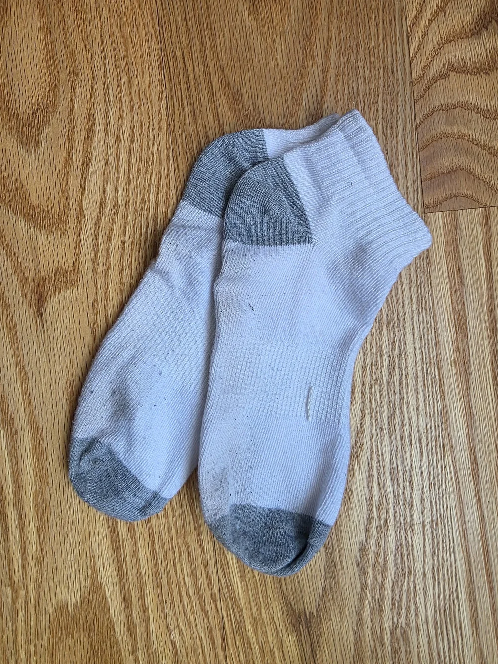 White Ankle Socks with Reinforced Gray Toe & Heel